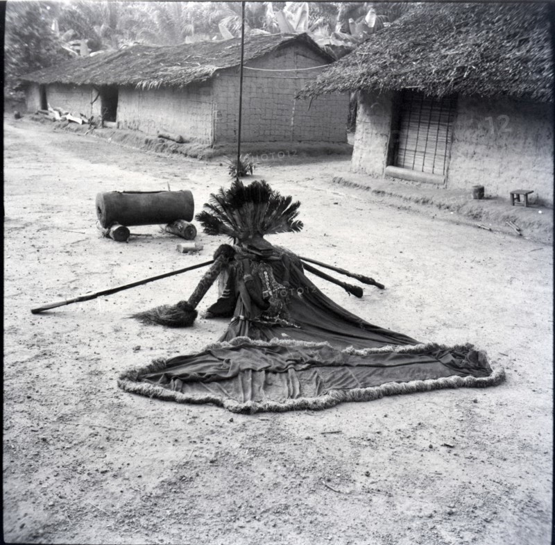 Basinjom in regalia