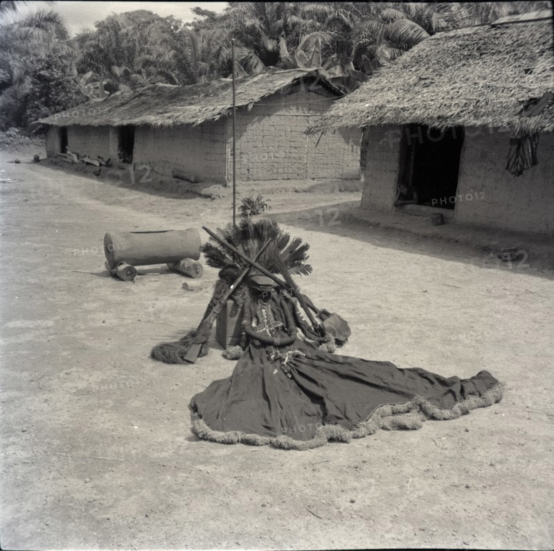 Basinjom in regalia