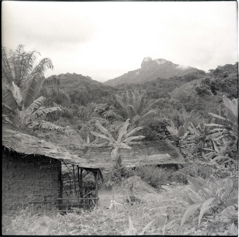 Small house and hills - Kenkwa country