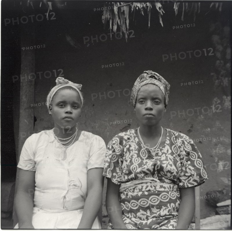 Two women - Bara