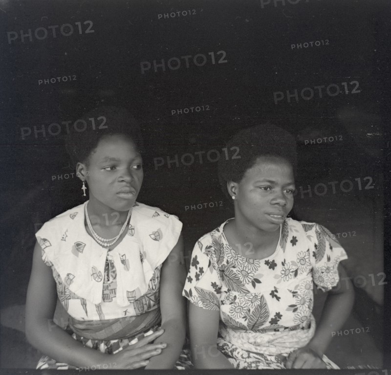 Two women - Bara