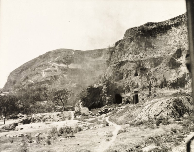 Cave dwellings on the banks of the Yellow River