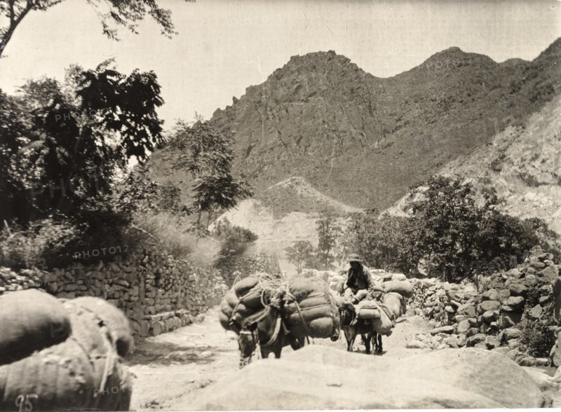 Transporting supplies at Nankou Pass, China