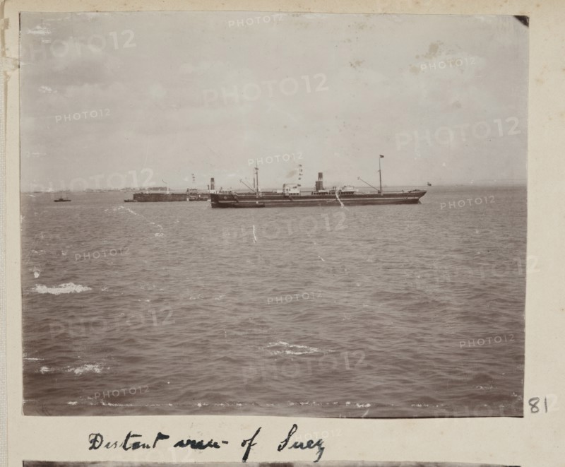 Distant view of Suez
