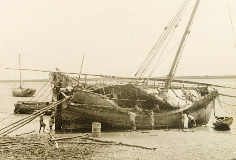 Repairing a dhow at Lamu