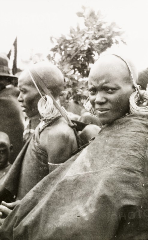 Profile of two African women