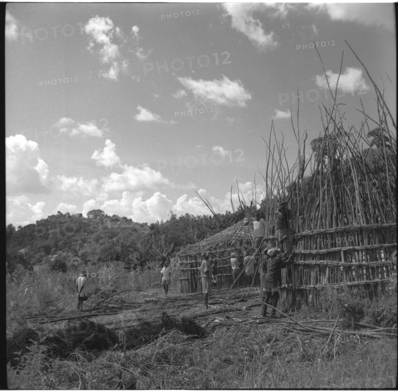 Erecting roof