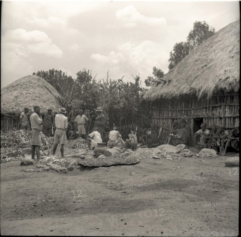 Isubo Day of preparing little house