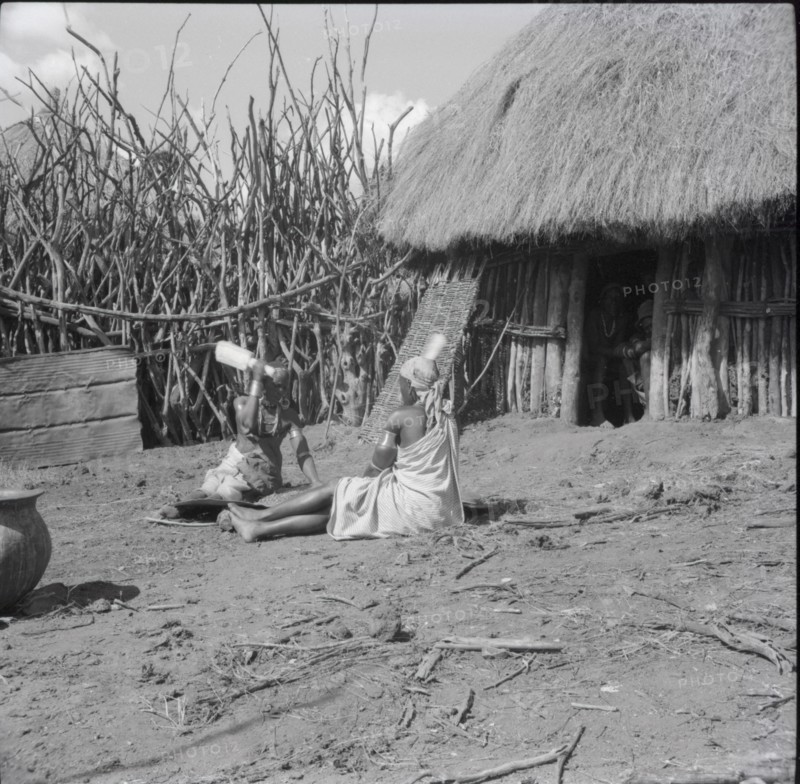 Isubo: Sisters threshing