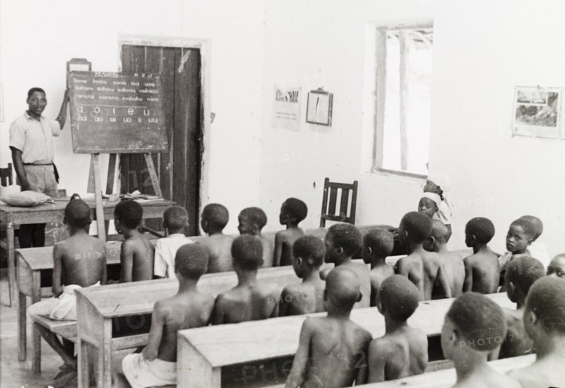 Reading lesson at a Kenyan school