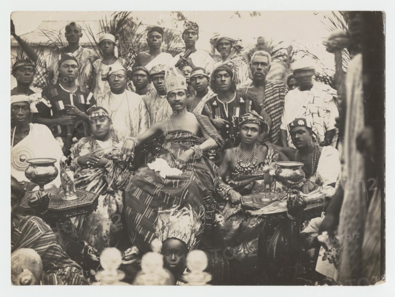 Chief with entourage