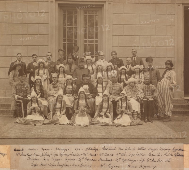 Cast photograph of "Miss Hook of Holland"