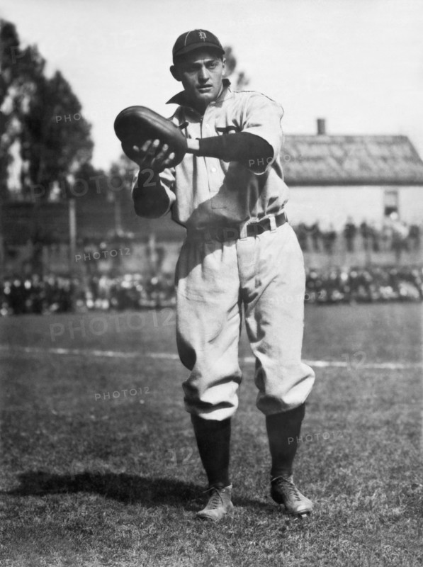 Catcher Charlie Schmidt