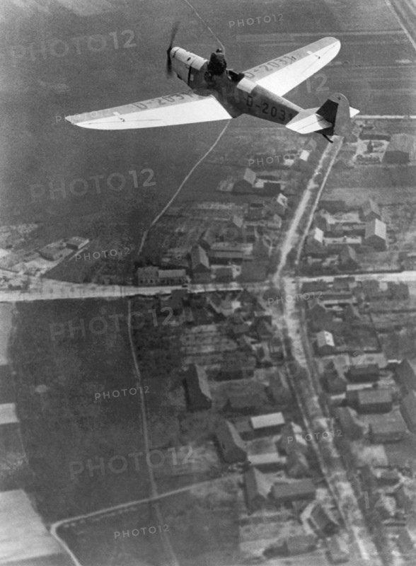 Willi Ruge Parachute Photos