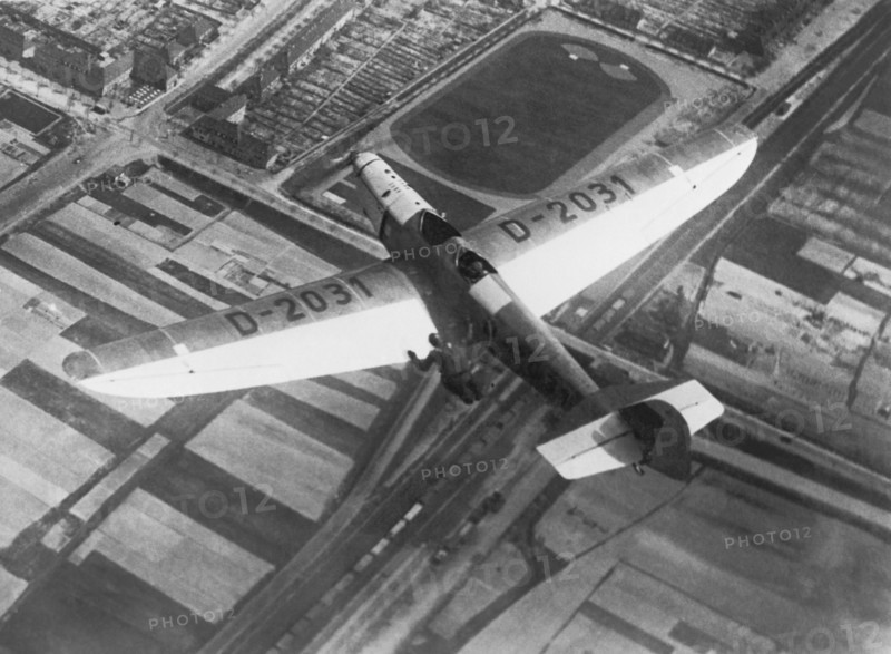 Willi Ruge Parachute Photos