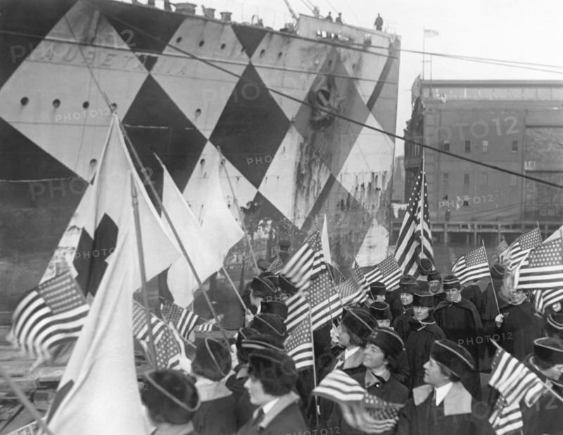 Red Cross Nurses Greet Troops
