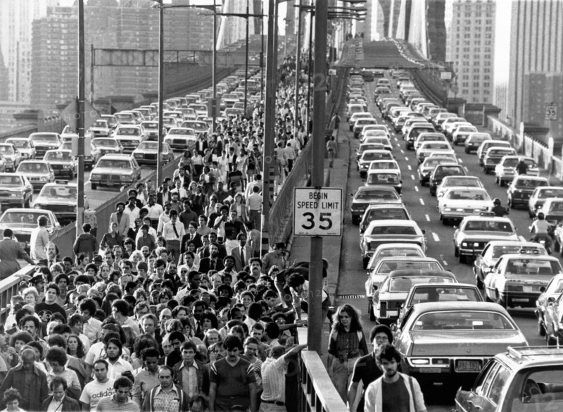 Blackout Jams Brooklyn Bridge