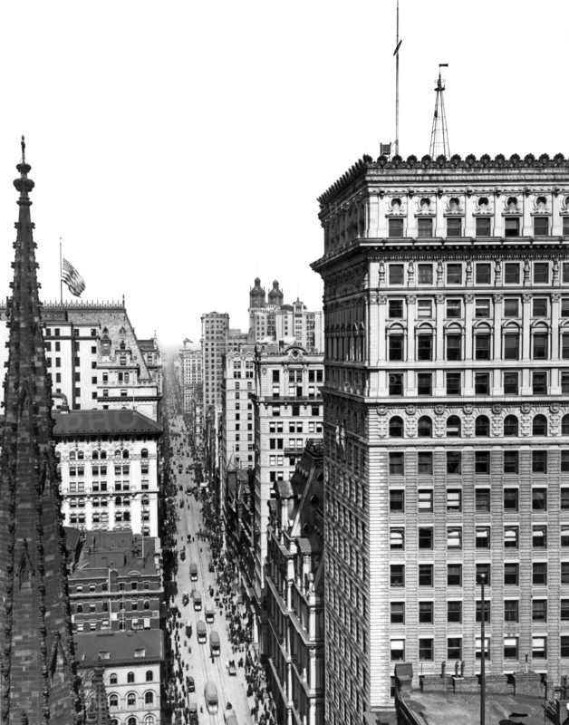 Looking up Broadway In 1904