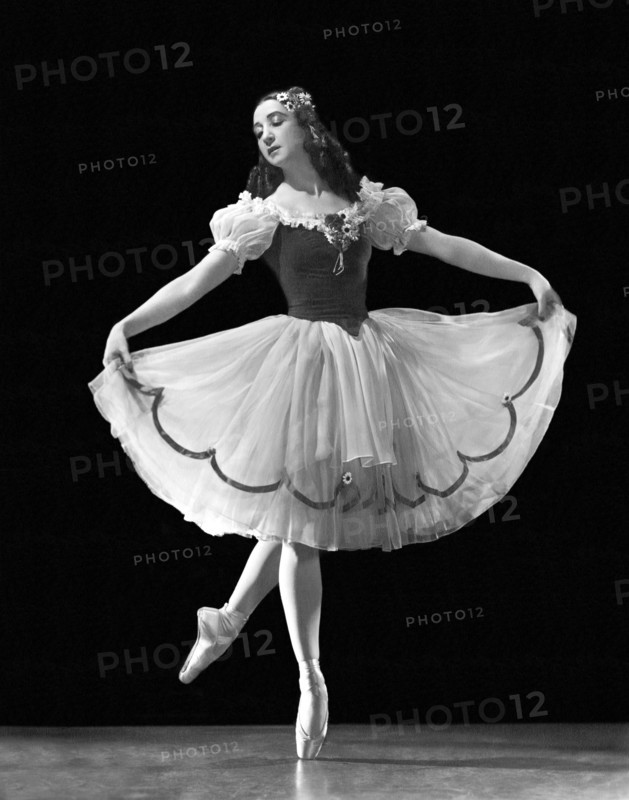 A Ballet Dancer En Pointe