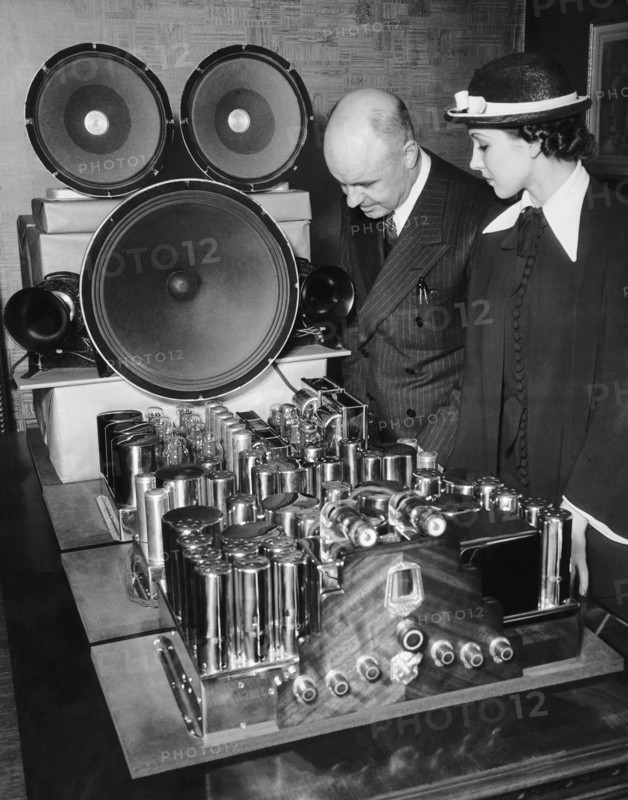 World's Largest Radio Set