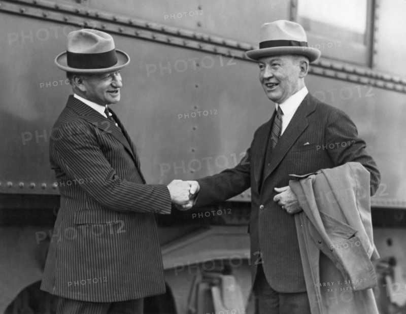 Senator Arrives For Racing