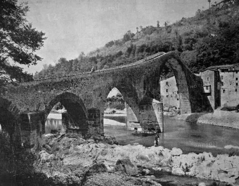 Pont de borgo a mozzano bridge