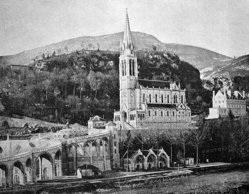 Townscape of lourdes