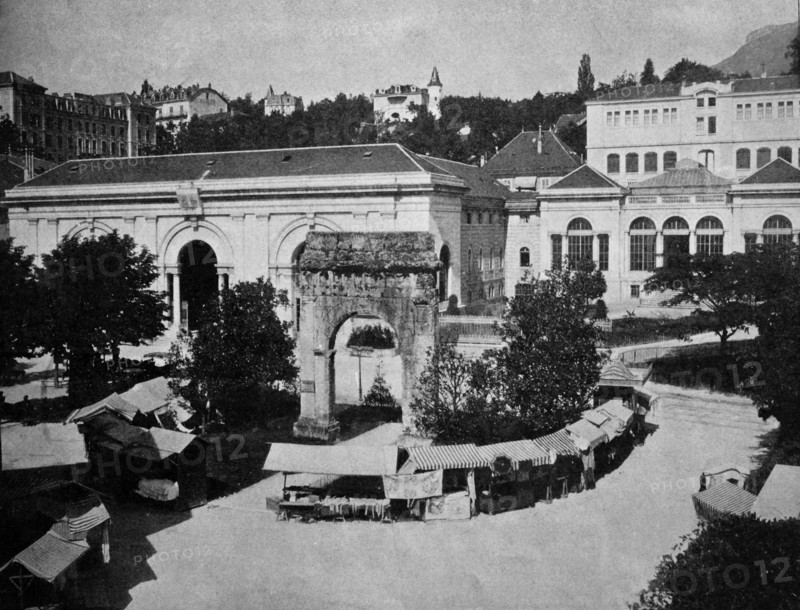 Place des bains square