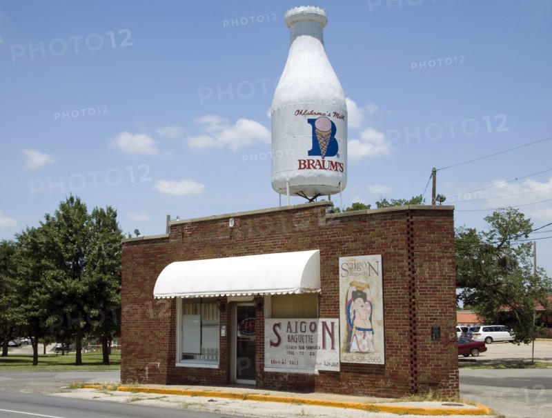 Braum's Milk on Route 66, Oklahoma City, Oklahoma 2006