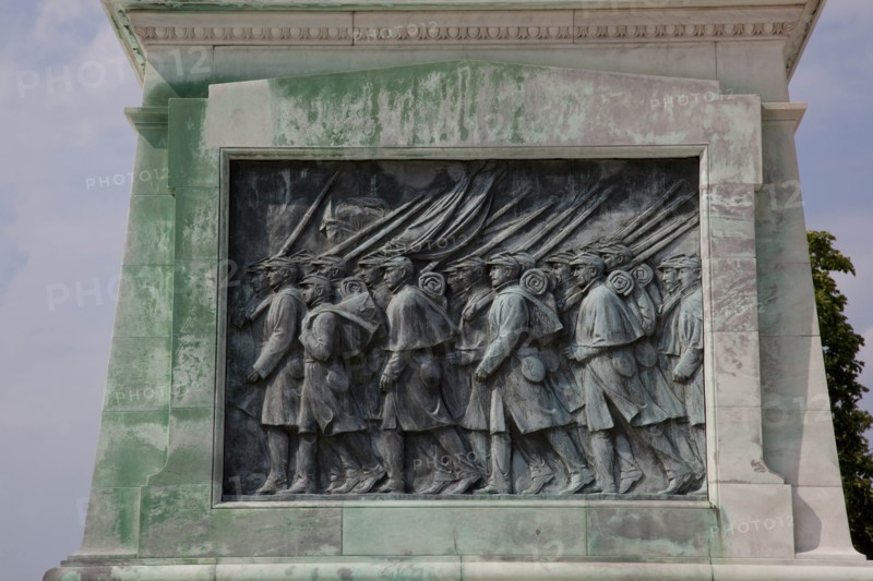 Union Soldiers marching with shouldered arms 2010