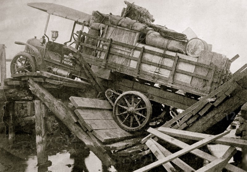 BRIDGE BROKEN UNDER AMERICAN TRUCK 1913