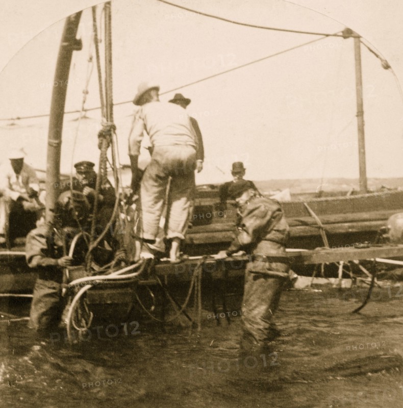 Wreck of the "Maine." First day of the divers 1898