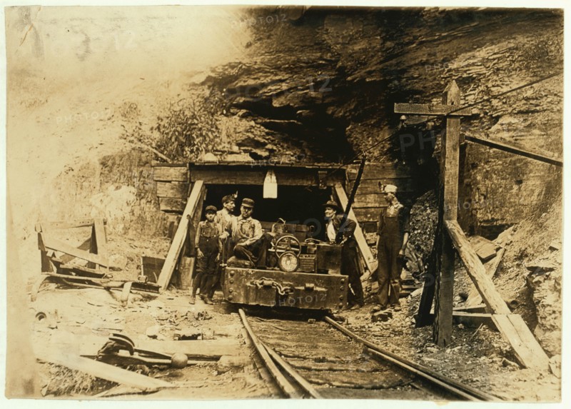Entrance to a W. Va. coal mine: a "drift" mine. 1908