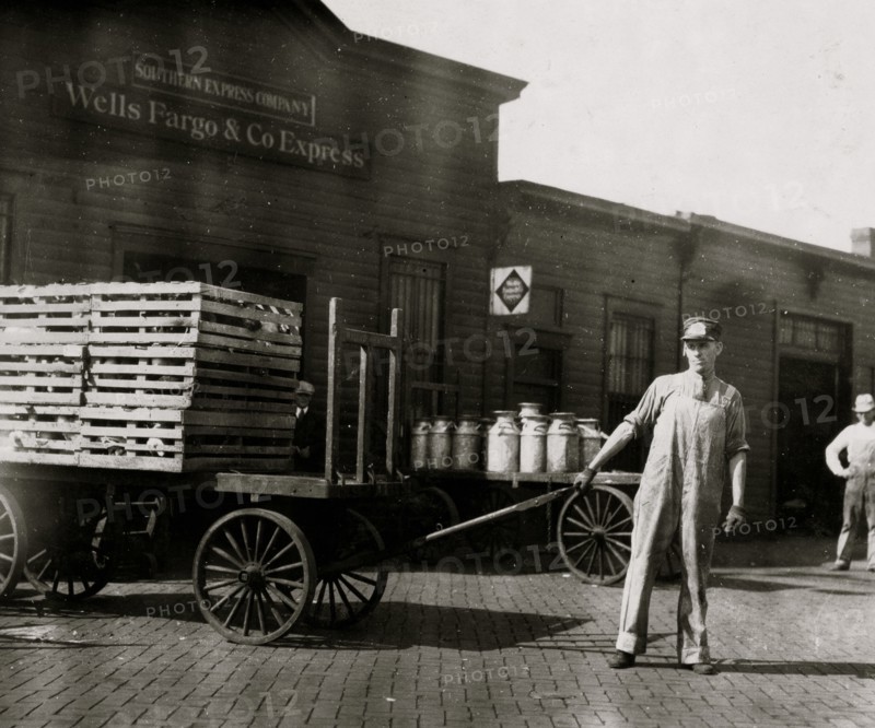 Expressman hauls cart of Crates at Wells Fargo Depot 1917