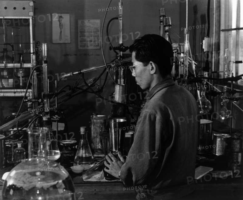 Frank Hirosama [i.e., Hirosawa] in laboratory 1943