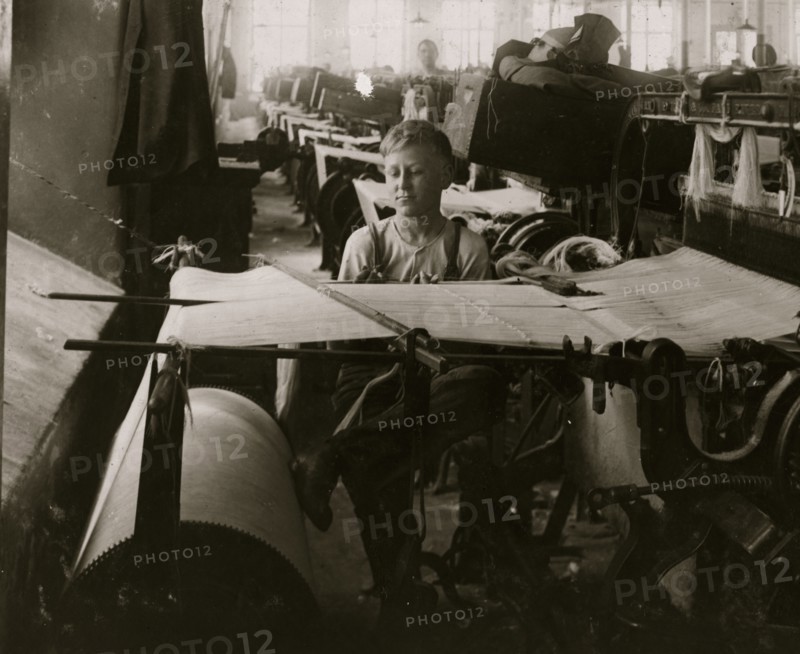 King Philip. Twister in Weave Room - arranging threads. 1916