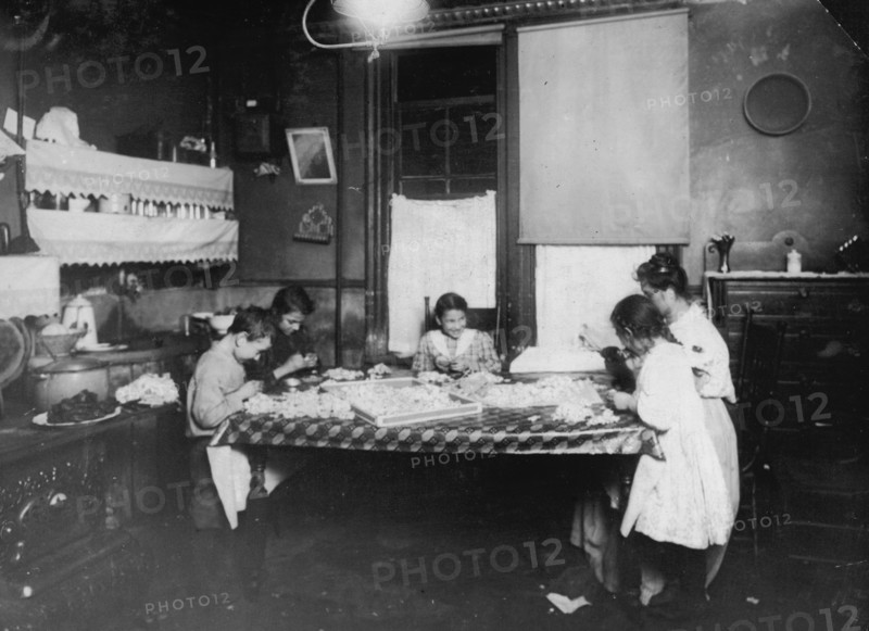 Night scene. Making violets 1912