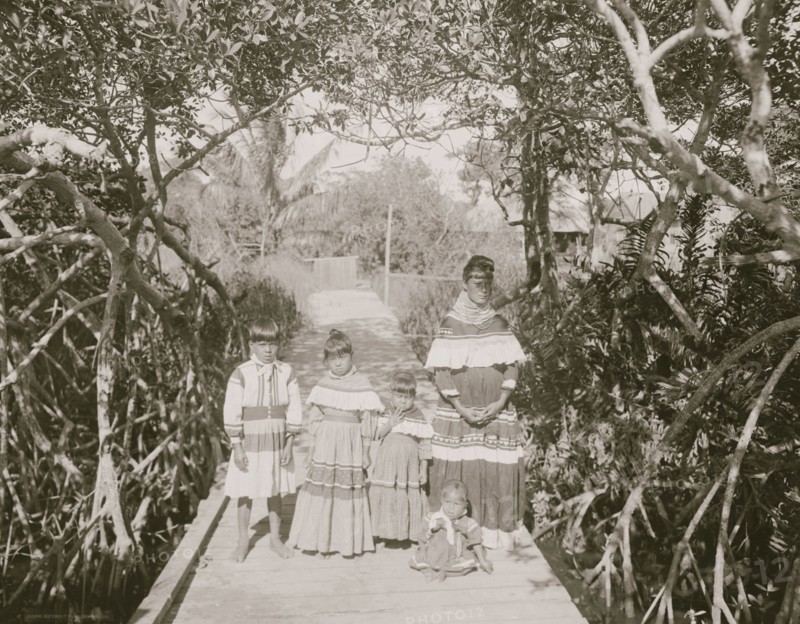 Seminole mother and children 1915
