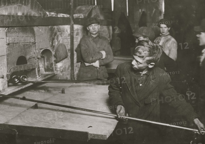 Boys work in Pittsburgh Glass Factory 1913