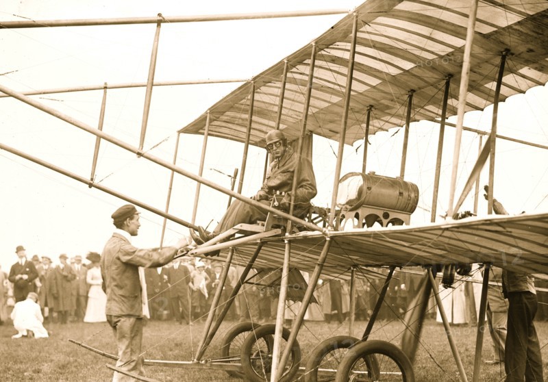 Harmon in aeroplane