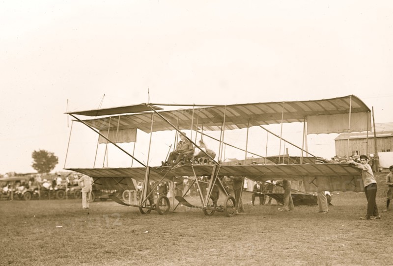 Harmon in aeroplane