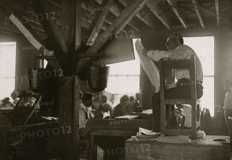 A "Reader" in cigar factory, Tampa, Fla.  1909
