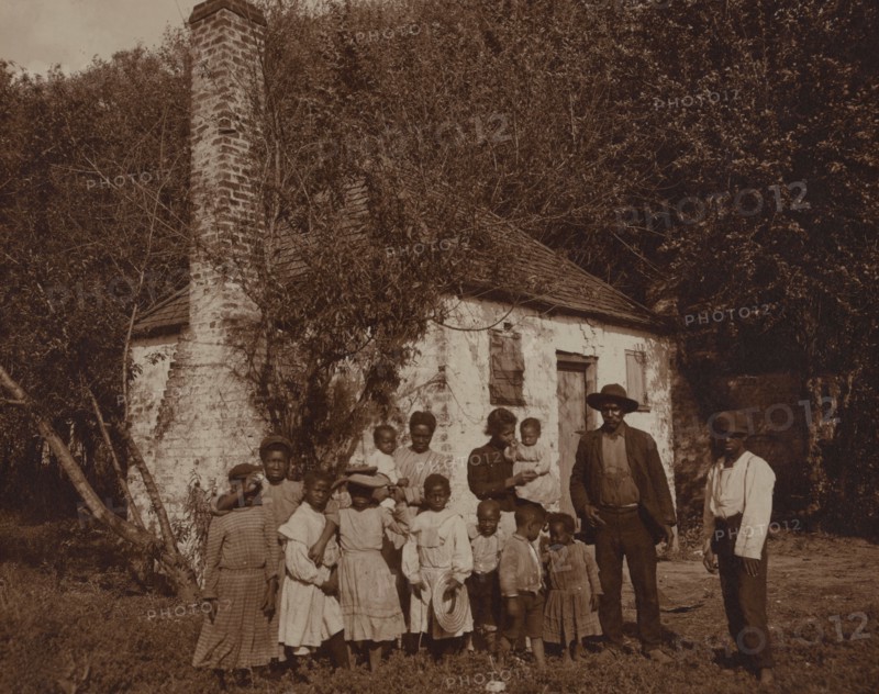Black family at the Hermitage, Savannah, Ga. 1907