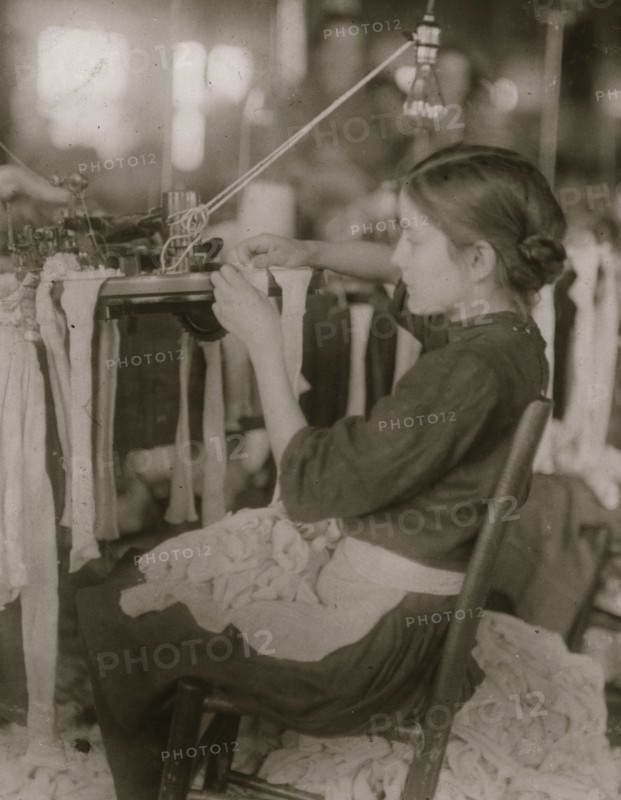 Workers in the Cherokee Hosiery Mill, Rome, Ga.  The youngest are turners and loopers.  1913