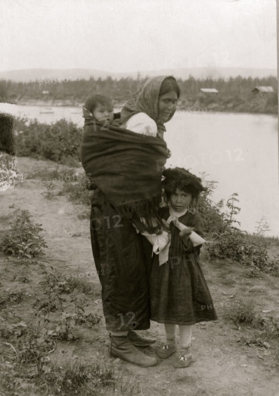 Athapascan Indian mother and children 1910
