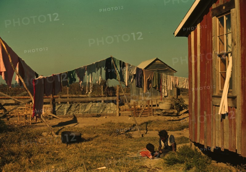 Backyard of Black tenant's home, Marcella Plantation, Mileston, Miss. Delta 1939