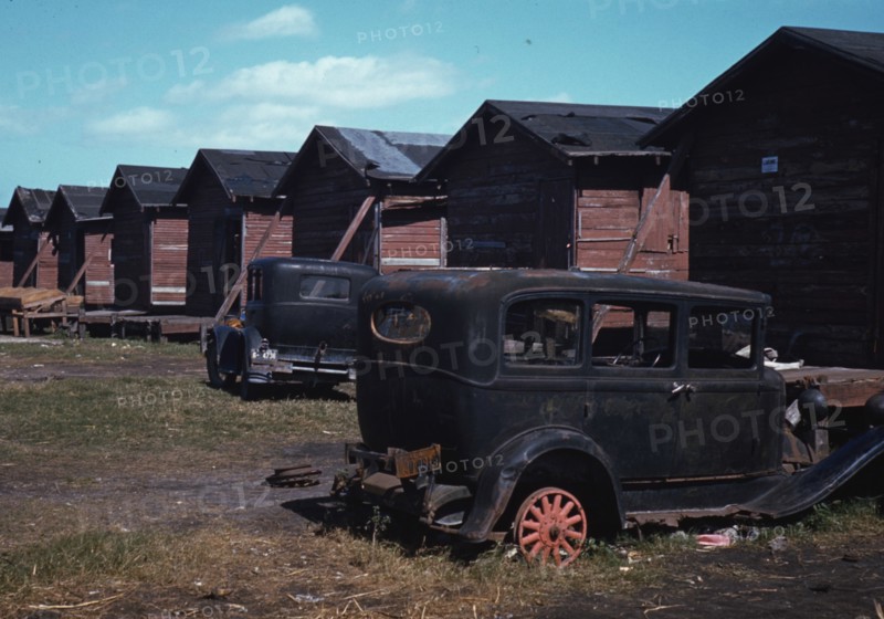 Black migratory workers by a shack, Belle Glade,  1941