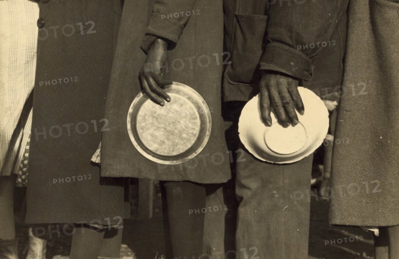 African Americans in the lineup for food in the camp for flood refugees 1937