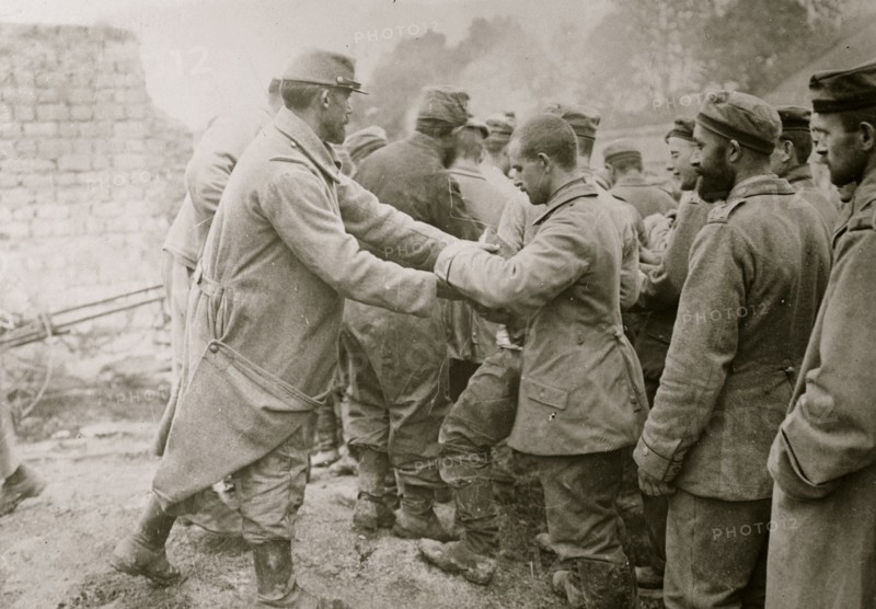 Bread to German prisoners, Champagne