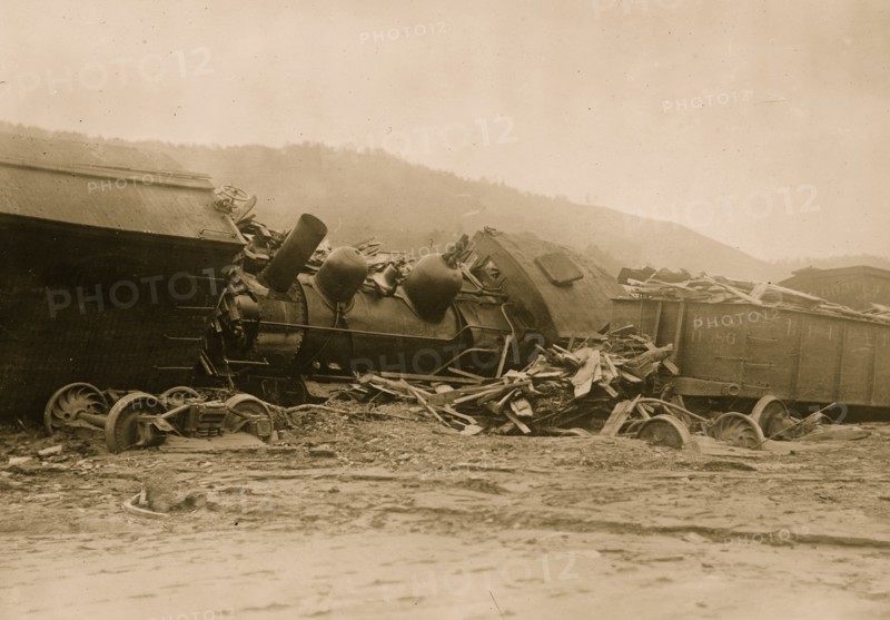 Break in Austin Dam in Pennsylvania washes out a train and locomotive 1911